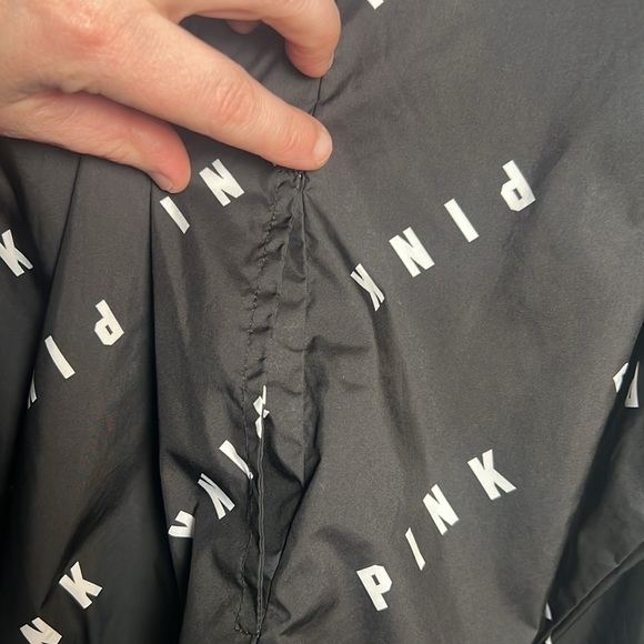 Women's Black Logo Hooded Pink Victorias Secret Windbreaker Size M/L - Picture 2 of 4